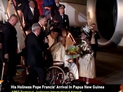 Tiba di Papua Nugini, Paus Fransiskus Diberi Buket Bunga