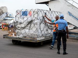 Penampakan Vaksin Mpox Gelombang Pertama Tiba di Kongo Penampakan Vaksin Mpox Gelombang Pertama Tiba di Kongo