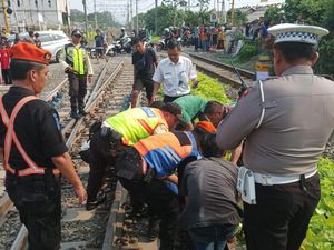 6 Fakta Nahas Pemotor Wanita Tertabrak KRL di Citayam hingga Tewas 6 Fakta Nahas Pemotor Wanita Tertabrak KRL di Citayam hingga Tewas
