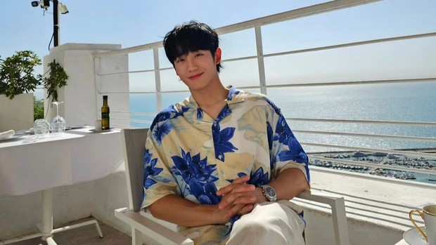 Potret aktor Jung Hae In/Foto: Instagram @holyhaein