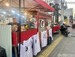 Harganya Lebih Murah, Kini Pizza hingga Steak Ditawarkan di Warung Tenda