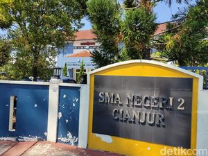 Guru yang Ngamuk ke Siswa gegara Senyum Ajukan Pensiun Dini