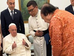 Sebelum ke Papua Nugini, Paus Terima Kunjungan Orang Terkaya RI
