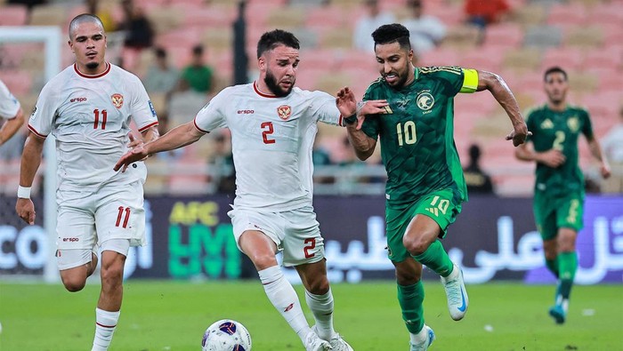 Timnas Indonesia menahan imbang Arab Saudi 1-1 di Stadion King Abdullah Sports City. Ini hasil imbang pertama timnas kontra Arab di tubruk kompetitif dalam 40 tahun.