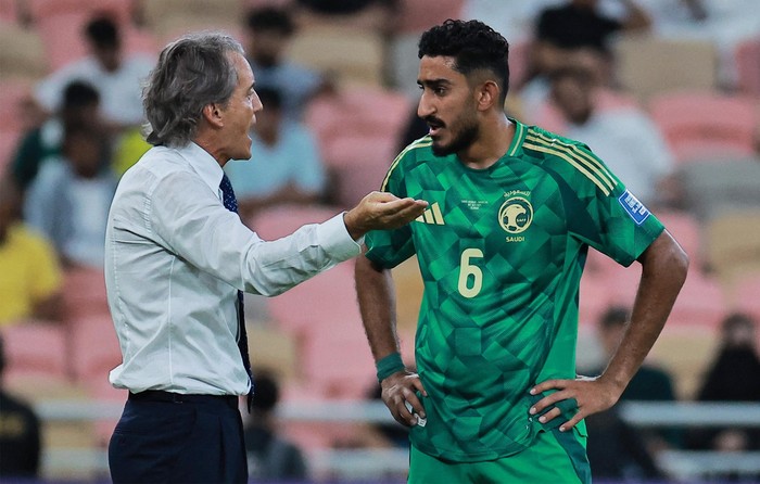 Timnas Indonesia menahan imbang Arab Saudi 1-1 di Stadion King Abdullah Sports City. Ini hasil imbang pertama timnas kontra Arab di laga kompetitif dalam 40 tahun.
