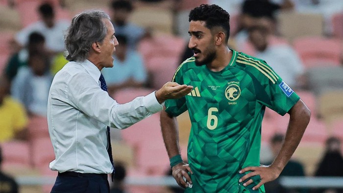 Timnas Indonesia menahan imbang Arab Saudi 1-1 di Stadion King Abdullah Sports City. Ini hasil imbang pertama timnas kontra Arab di laga kompetitif dalam 40 tahun.