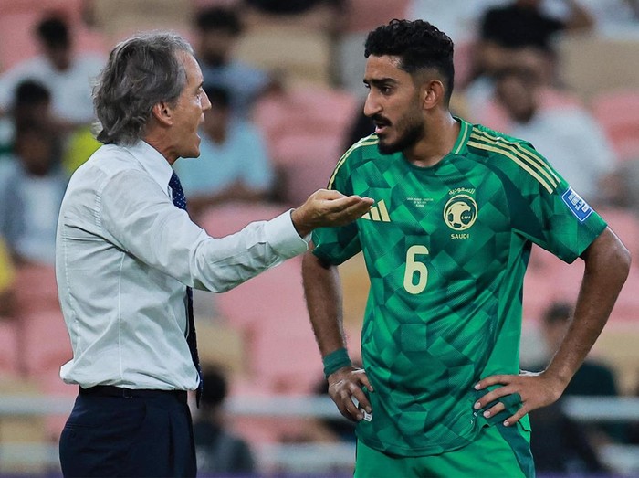 Timnas Indonesia menahan imbang Arab Saudi 1-1 di Stadion King Abdullah Sports City. Ini hasil imbang pertama timnas kontra Arab di laga kompetitif dalam 40 tahun.