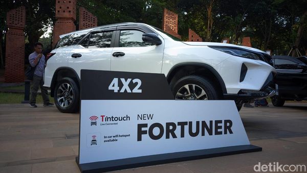 Melihat Langsung Toyota Fortuner Baru, Depan-Belakang Berubah!