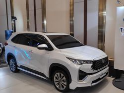 Innova Zenix, Mobil yang Dipakai Paus-Jokowi Mejeng di Hub Space 2024