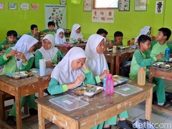 Program Makan Siang Gratis Mulai Diuji Coba di Subang