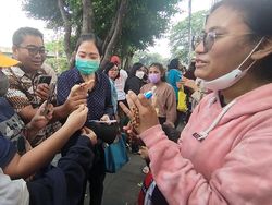 Cerita Warga Diberkati Paus Fransiskus pada Hari Terakhir Kunjungan di RI