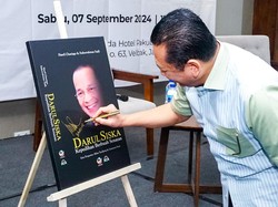 Bamsoet Puji Peluncuran Buku Kepedihan Berbuah Senayan Karya Darul Siska