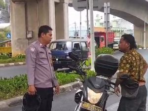 Pria Bersajam yang Diringkus Bhabin di Jaktim Jadi Tersangka! Pria Bersajam yang Diringkus Bhabin di Jaktim Jadi Tersangka!