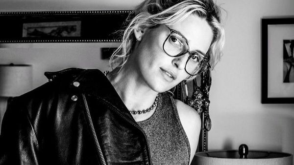 8 Gaya Emily Armstrong, Wanita yang Jadi Vokalis Baru Linkin Park