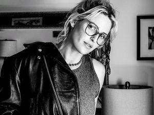 8 Gaya Emily Armstrong, Wanita yang Jadi Vokalis Baru Linkin Park 8 Gaya Emily Armstrong, Wanita yang Jadi Vokalis Baru Linkin Park
