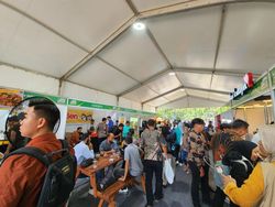 Puas Icip-icip Jajanan di Hub Space, Bayarnya Praktis Pakai QRIS Mandiri