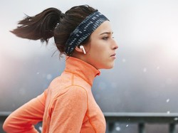 Video: TWS Bone Conduction Berpeluang Kecil Timbulkan Ketulian