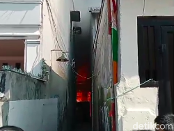 Kebakaran di Palmerah Dipicu Kabel Udara Korslet, 2 Rumah-5 Kosan Tersambar