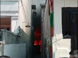 Kebakaran di Palmerah Dipicu Kabel Udara Korslet, 2 Rumah-5 Kosan Tersambar Kebakaran di Palmerah Dipicu Kabel Udara Korslet, 2 Rumah-5 Kosan Tersambar