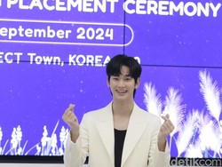 Surprise! Kim Soo Hyun Muncul di Mal Jaksel Jelang Fanmeeting