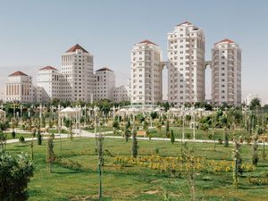 Di Kota Orang Mati Ini, Mobil Warna Hitam Dipercaya Bisa Membawa Sial