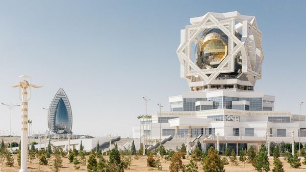 Potret Megahnya Bangunan dari Marmer Putih di Kota Ashgabat