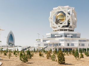 Sederet Alasan Bangunan di Turkmenistan Wajib Warna Putih Sederet Alasan Bangunan di Turkmenistan Wajib Warna Putih