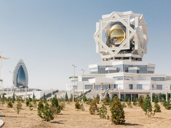 Potret Megahnya Bangunan dari Marmer Putih di Kota Ashgabat