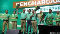 Momen 15 ASN Berprestasi Dapat Penghargaan Kemenhub di Hub Space 2024