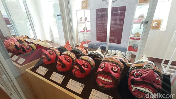 Potret Ragam Koleksi di Museum Topeng Cirebon