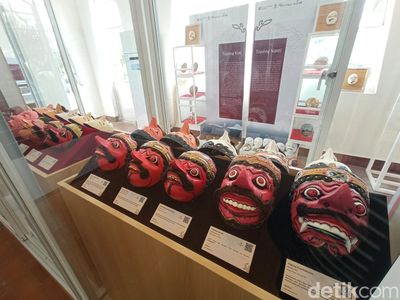 Potret Ragam Koleksi di Museum Topeng Cirebon