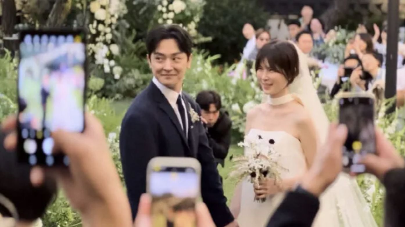 Pasangan drama Korea Marry My Husband, Gong Min Jung dan Jang Jae Ho resmi menikah