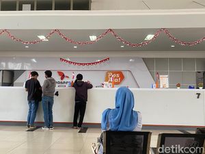 Kantor Pos Solo Kebanjiran Pembeli e-Meterai, 1.437 Terjual dalam 15 Hari Kantor Pos Solo Kebanjiran Pembeli e-Meterai, 1.437 Terjual dalam 15 Hari