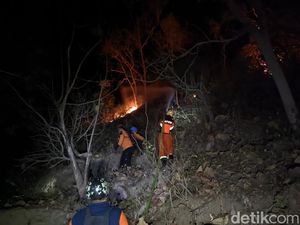 Warga Ponorogo Panik Kebakaran Hutan Merembet Dekati Permukiman Warga Ponorogo Panik Kebakaran Hutan Merembet Dekati Permukiman