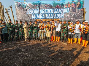 Heru-Rektor Unhan Keruk Sedimen hingga Tanam Pohon di Rumah Apung Jakut Heru-Rektor Unhan Keruk Sedimen hingga Tanam Pohon di Rumah Apung Jakut