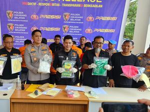 5 Fakta Sekeluarga Jaringan Besar Pengedar Sabu di Bekasi Ditangkap Polisi 5 Fakta Sekeluarga Jaringan Besar Pengedar Sabu di Bekasi Ditangkap Polisi