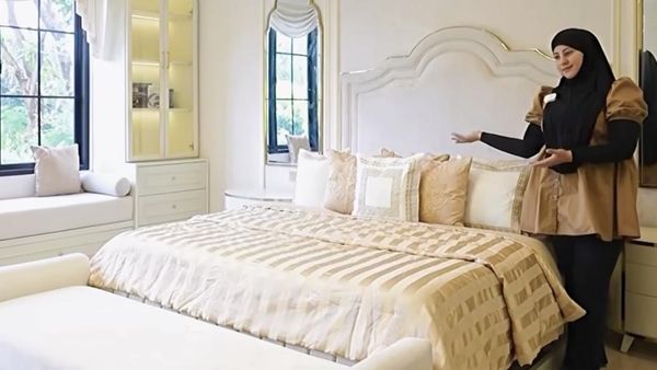 Foto Kamar Tidur Utama Tasyi Athasyia di Rumah Baru, Mewah Ada TV Lapis Emas
