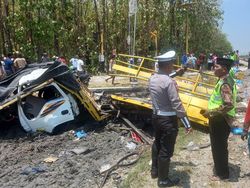 Truk Muat Garam Tertabrak KA Argo Semeru di Ngawi, 2 Orang Luka Berat