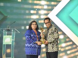 Pj Wali Kota Kediri Zanariah Terima Penghargaan Wahana Tata Nugraha