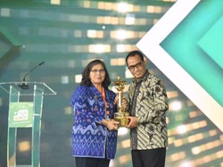 Pj Wali Kota Kediri Zanariah Terima Penghargaan Wahana Tata Nugraha