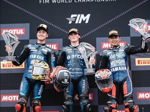 Sejarah! Dua Pebalap Indonesia Naik Podium World SuperSport 300 Perancis Sejarah! Dua Pebalap Indonesia Naik Podium World SuperSport 300 Perancis