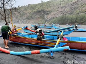 Dampak Gelombang Tinggi Nelayan di Lumajang Gagal Melaut Dampak Gelombang Tinggi Nelayan di Lumajang Gagal Melaut