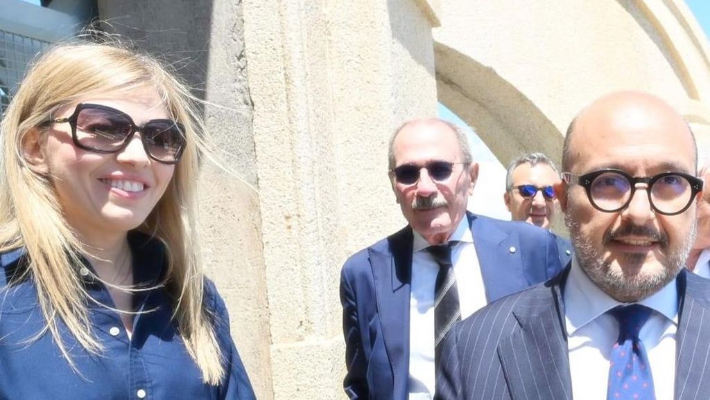 Foto Influencer & Menteri yang Selingkuh, Pamer Kebersamaan di Instagram Foto Influencer & Menteri yang Selingkuh, Pamer Kebersamaan di Instagram