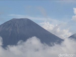 Gunung Semeru Erupsi Siang Ini, Visual Letusan Tak Teramati