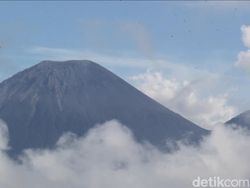 Gunung Semeru Erupsi Siang Ini, Visual Letusan Tak Teramati Gunung Semeru Erupsi Siang Ini, Visual Letusan Tak Teramati