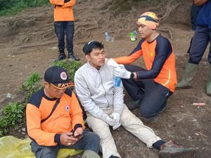 Pendaki Asal Bengkulu Hipotermia di Gunung Kerinci, Tim SAR Turun Tangan Pendaki Asal Bengkulu Hipotermia di Gunung Kerinci, Tim SAR Turun Tangan