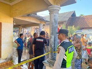 Diduga Alami Stroke, Warga Ogan Ilir Ditemukan Tewas Terpanggang di Rumahnya Diduga Alami Stroke, Warga Ogan Ilir Ditemukan Tewas Terpanggang di Rumahnya