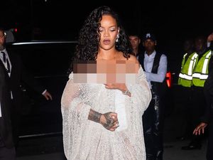 Rihanna Tampil Slay di New York Fashion Week, Makin PD dengan Tubuh Berisi