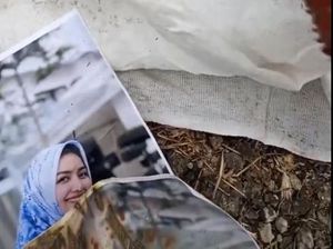 Ada Silet-Bunga Kering di Foto Anggota DPRD Surabaya Dalam Kain Diduga Santet Ada Silet-Bunga Kering di Foto Anggota DPRD Surabaya Dalam Kain Diduga Santet