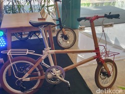 Sepeda Bambu Labuan Bajo: Oleh-Oleh Unik Eksklusif dari Destinasi Superprioritas